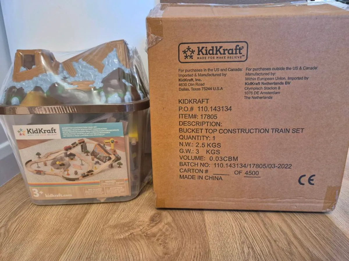 Brand new Kidkraft train set - Image 4