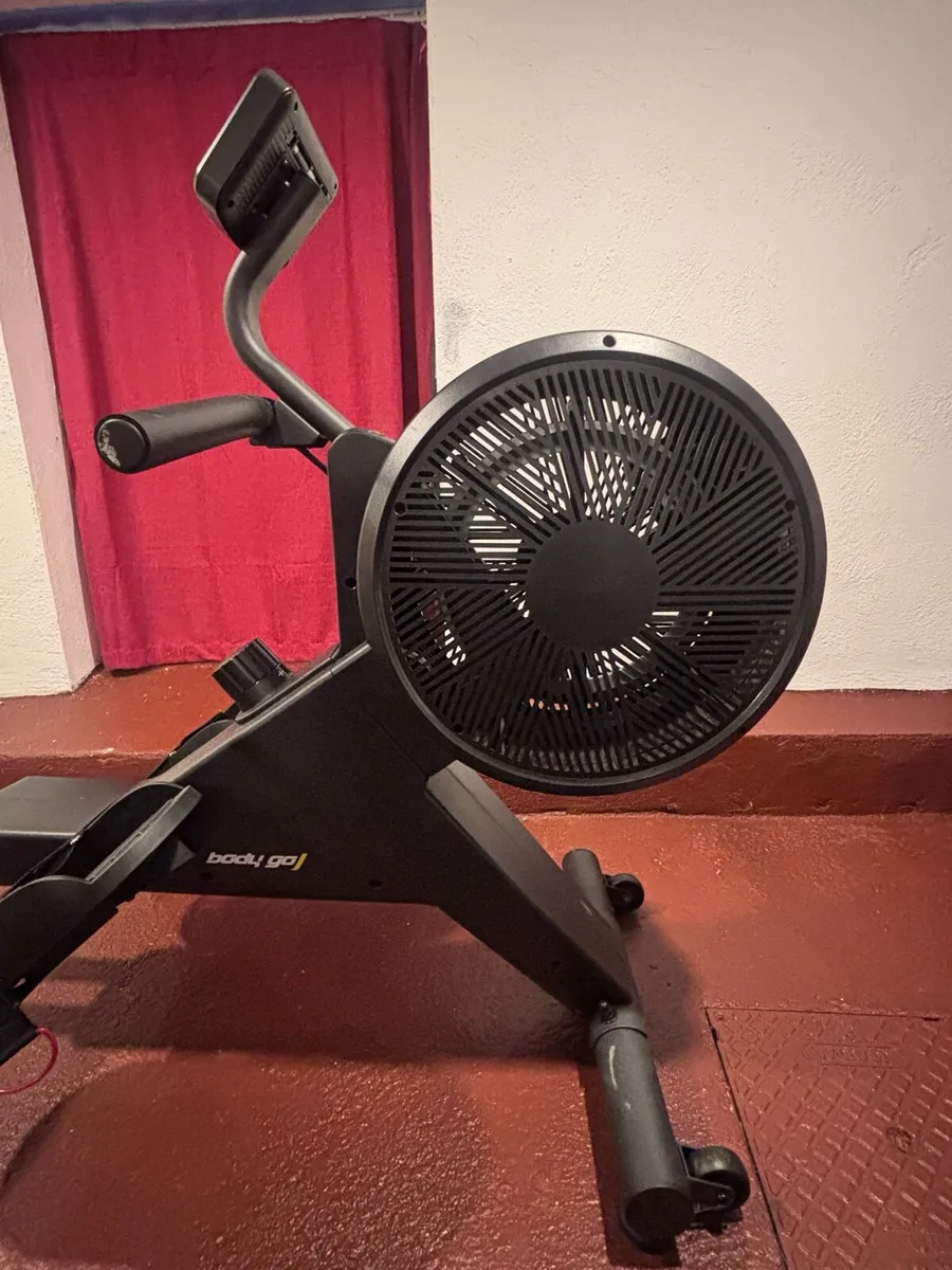Rowing machine - Image 1