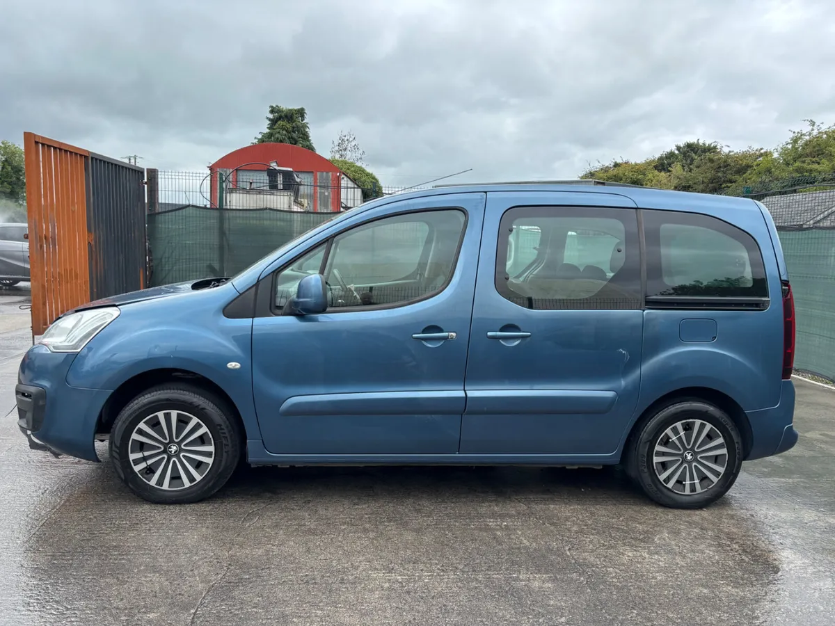 162 Peugeot Partner  Tepee Wheelchair accessible - Image 4