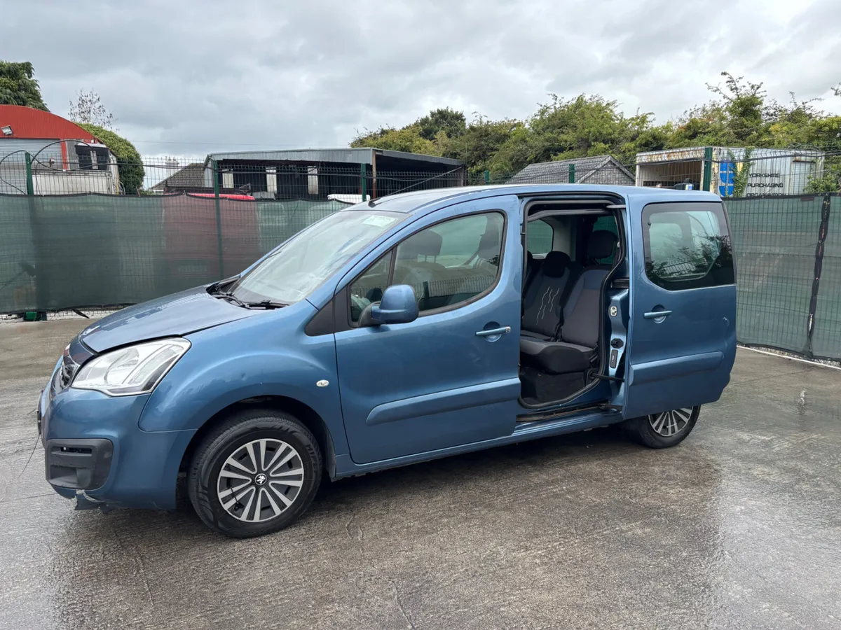 162 Peugeot Partner  Tepee Wheelchair accessible - Image 1