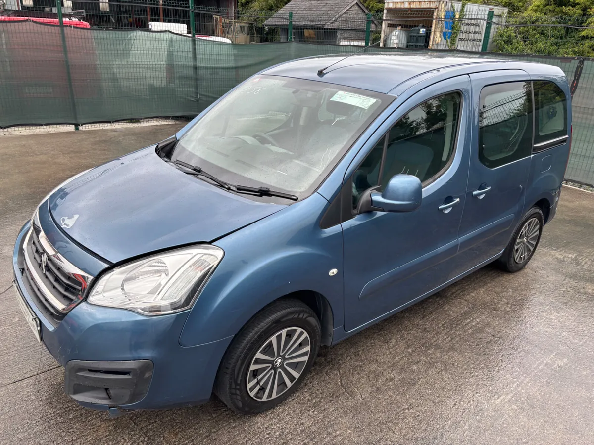 162 Peugeot Partner  Tepee Wheelchair accessible - Image 2