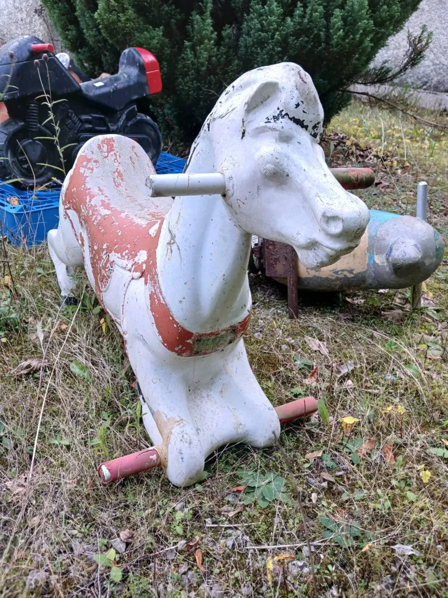Vintage fairground playground - Image 1