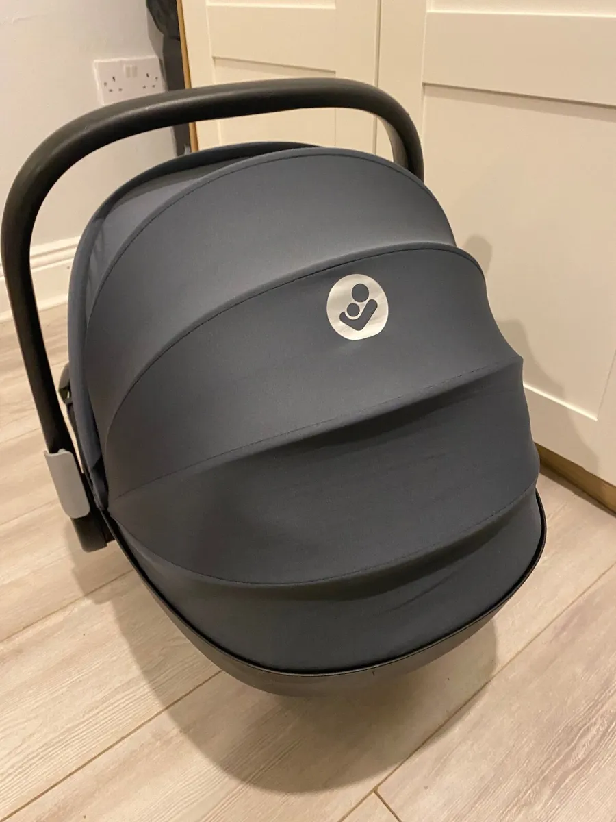 2022 Maxi-Cosi Pebble Car Seat + ISOFix Base - Image 3