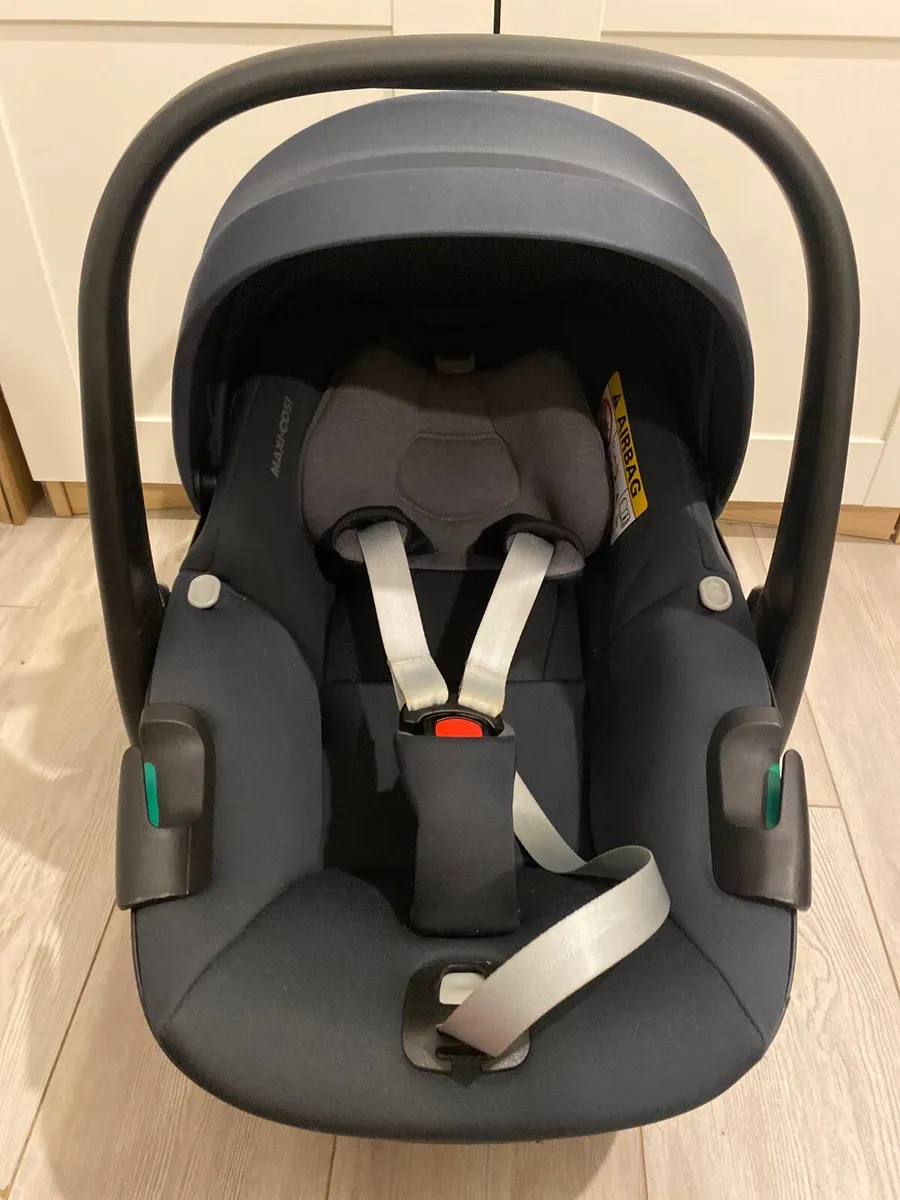 2022 Maxi-Cosi Pebble Car Seat + ISOFix Base - Image 1