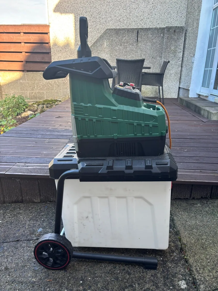 Garden shredder/wood chipper - Image 2