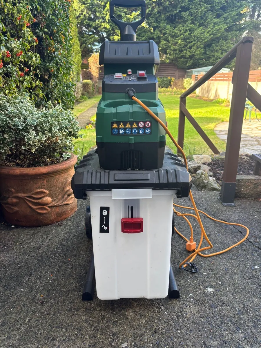 Garden shredder/wood chipper - Image 1