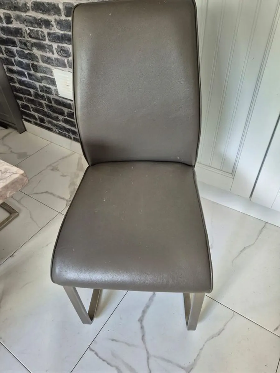 Marble dining table and 6 grey leather chairs - Image 3