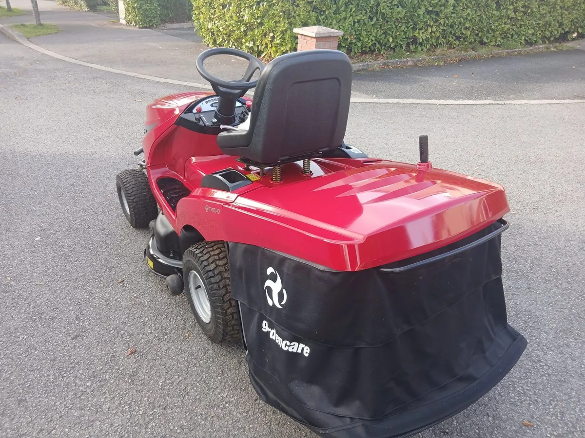 Ride on lawnmower (BRAND NEW) - Image 3