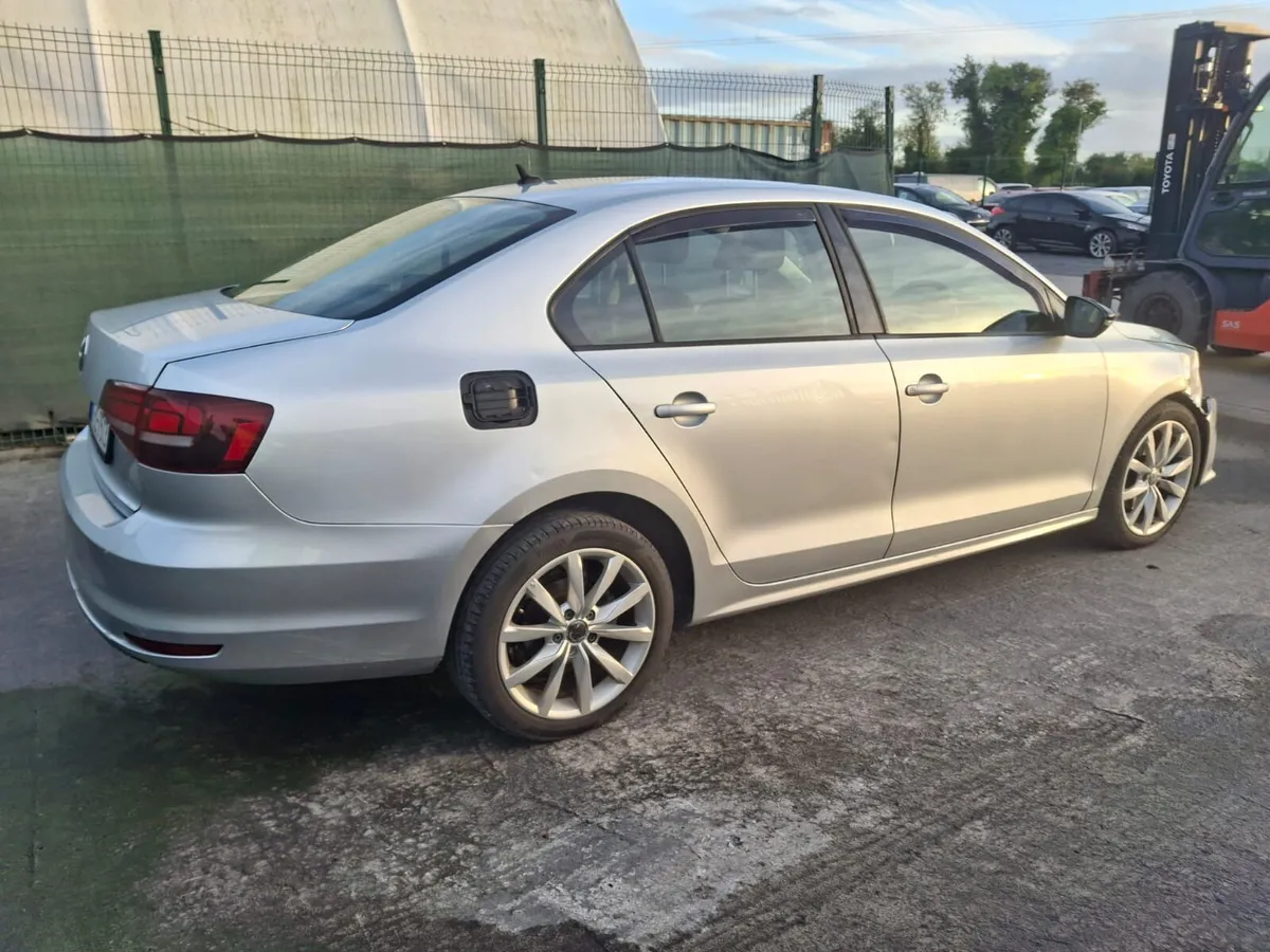 2016 Vw Jetta TDI Light Damage - Image 4