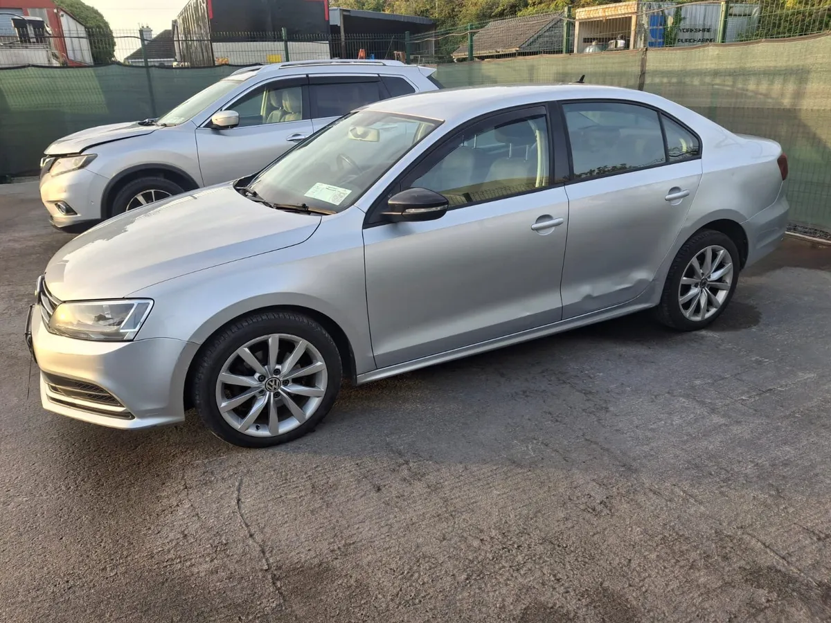 2016 Vw Jetta TDI Light Damage - Image 2