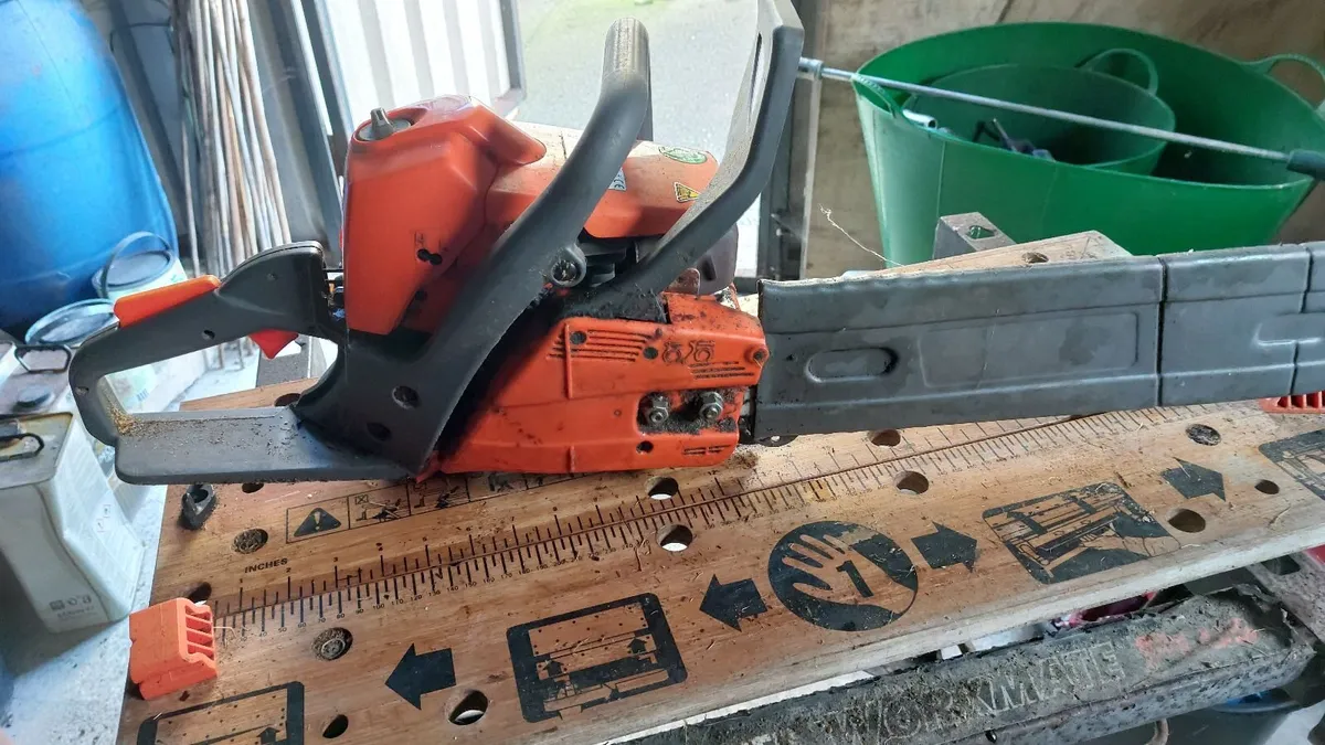 Chain saw - Image 2
