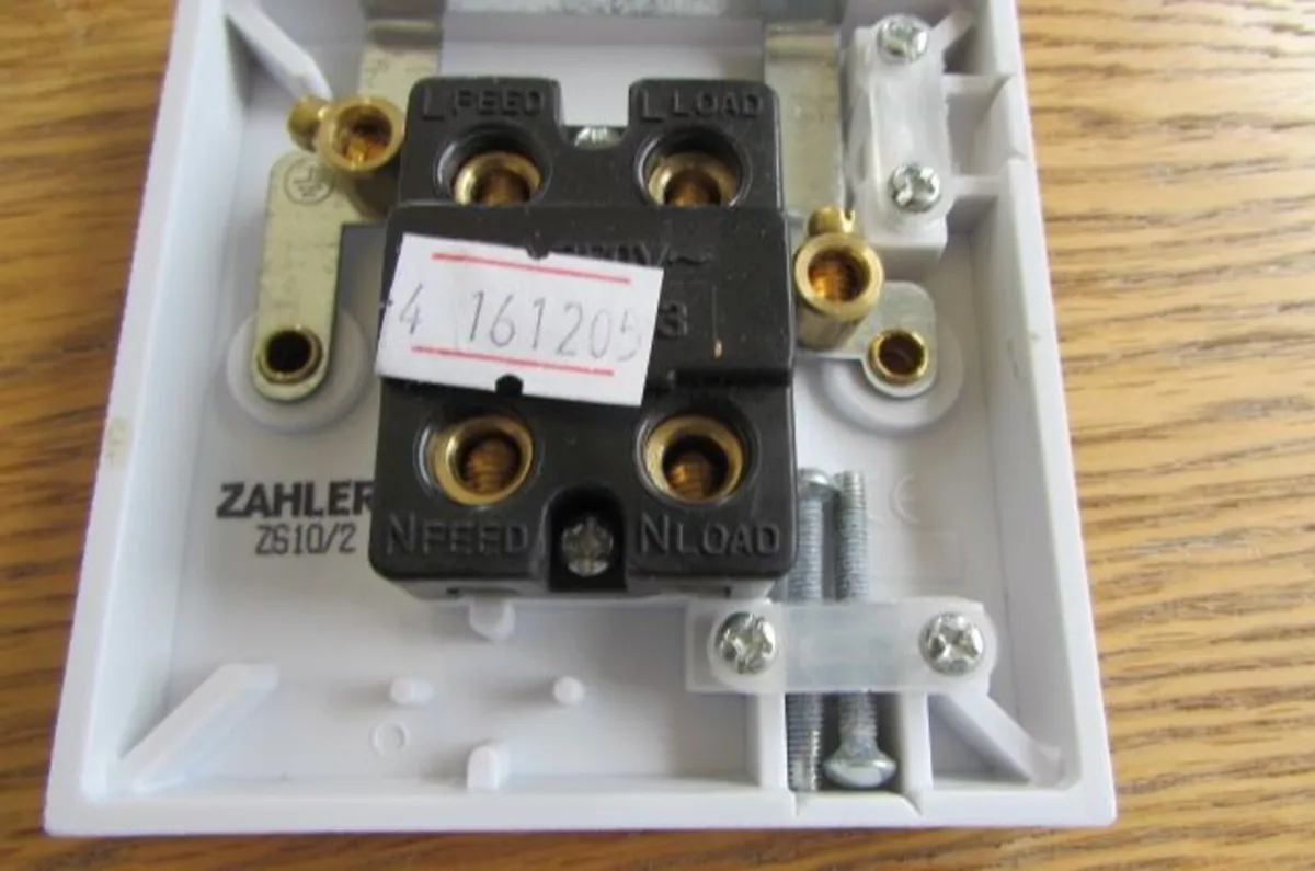 13A Unswitched Fused Spur Outlet x 4 for Sale - Image 2