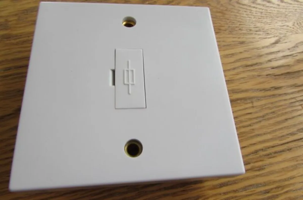 13A Unswitched Fused Spur Outlet x 4 for Sale - Image 1