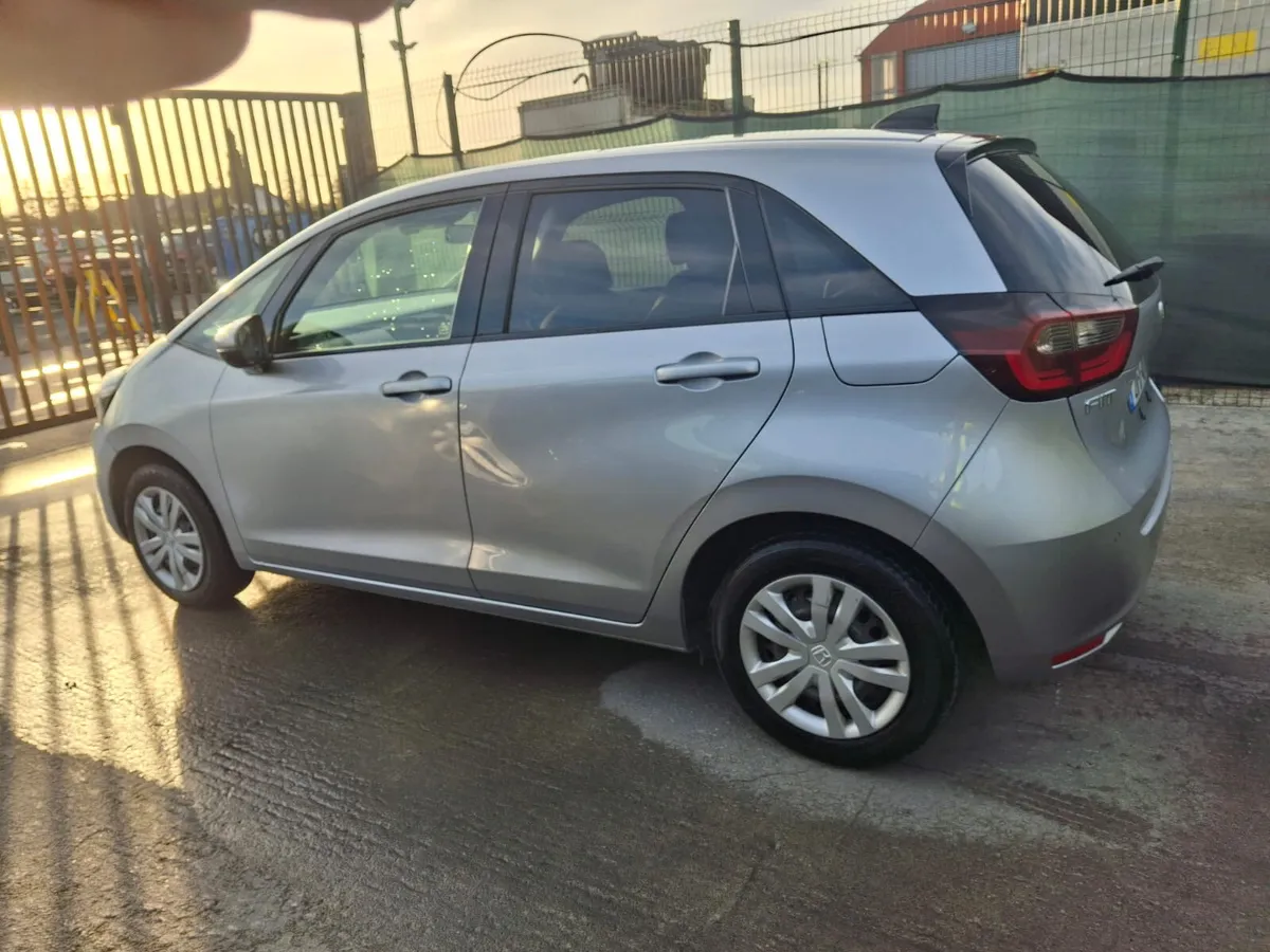 211 Honda Fit Hybrid Automatic - Image 4