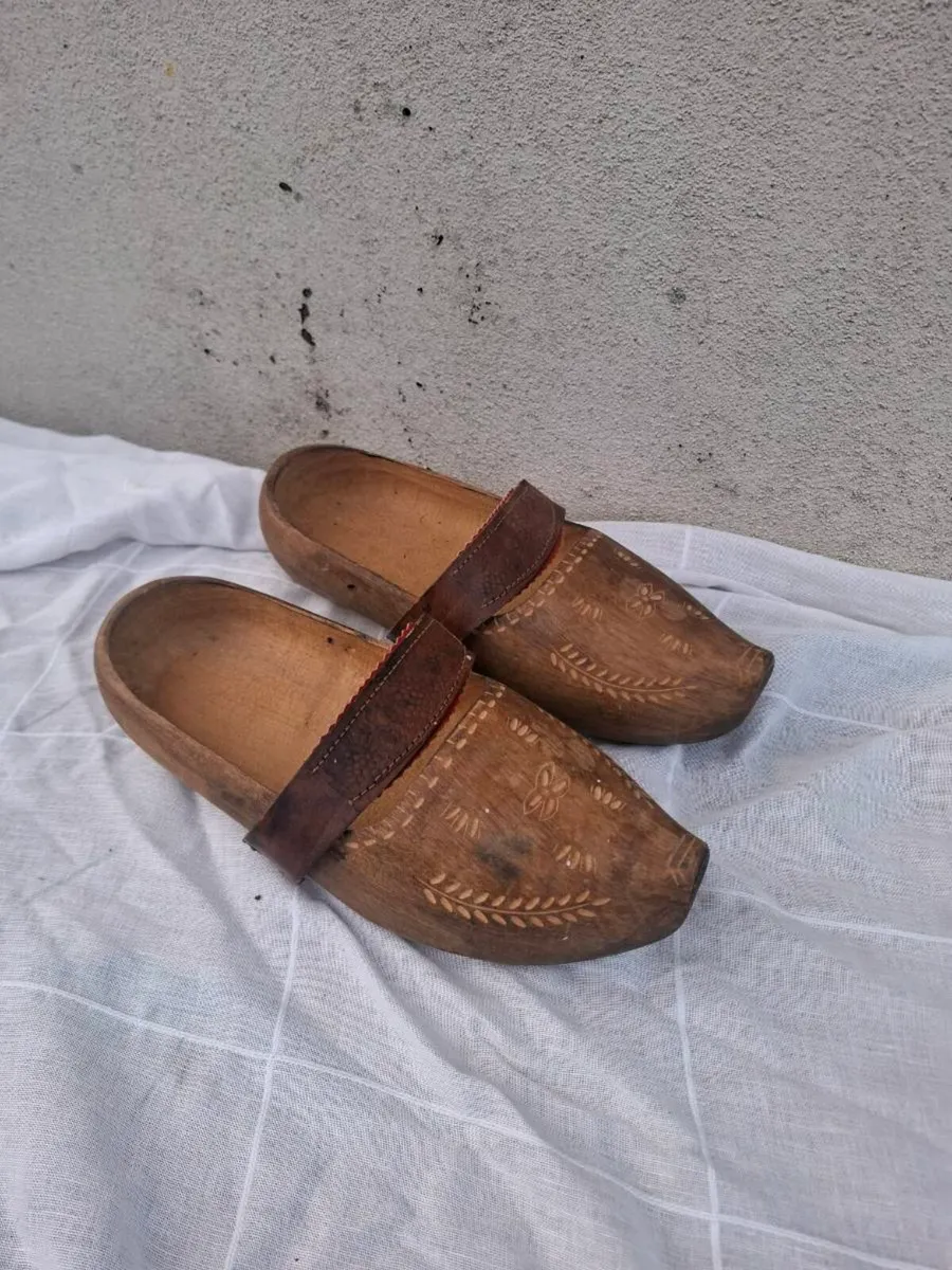 Antique wood clogs postage possible - Image 1
