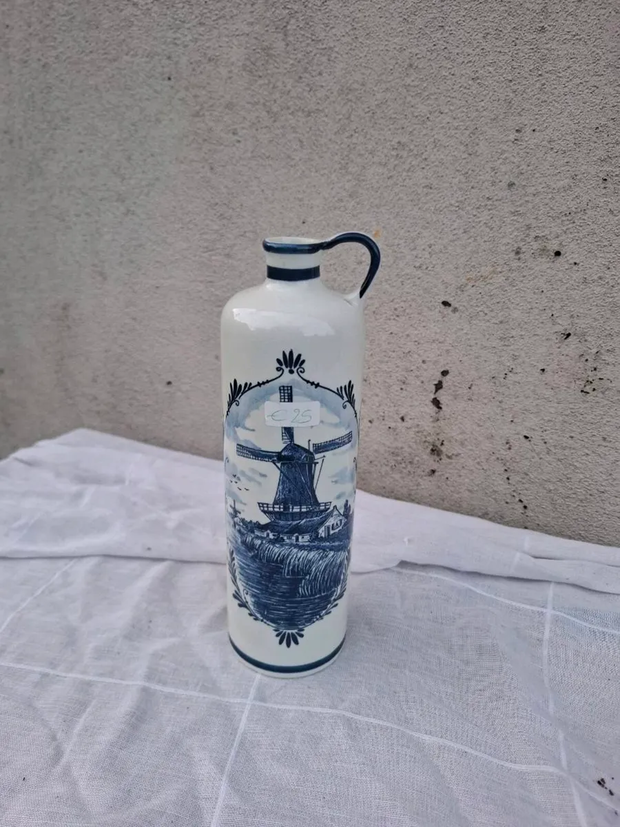 Old delft bottle postage possible - Image 1