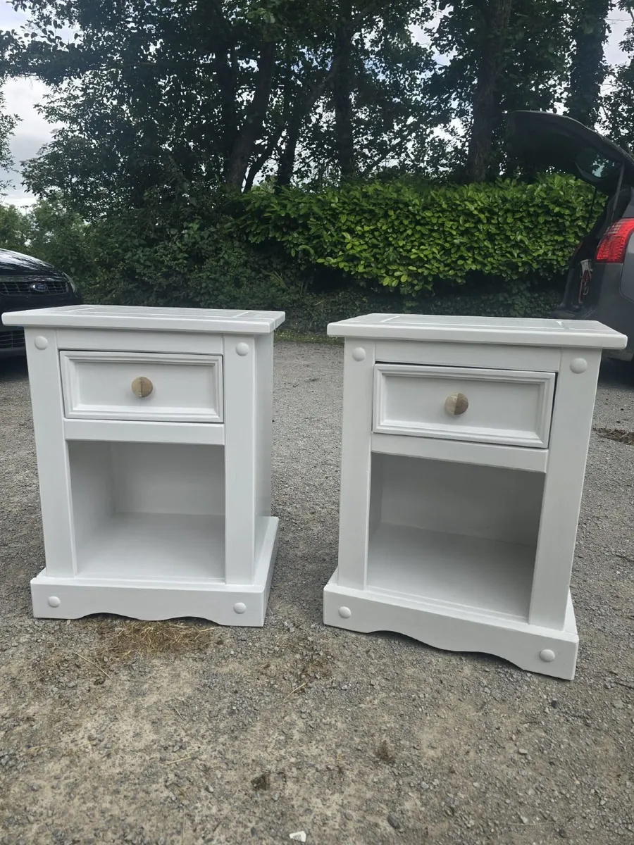 Bedside lockers