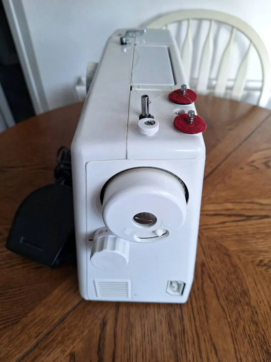 Sewing machine - Image 3