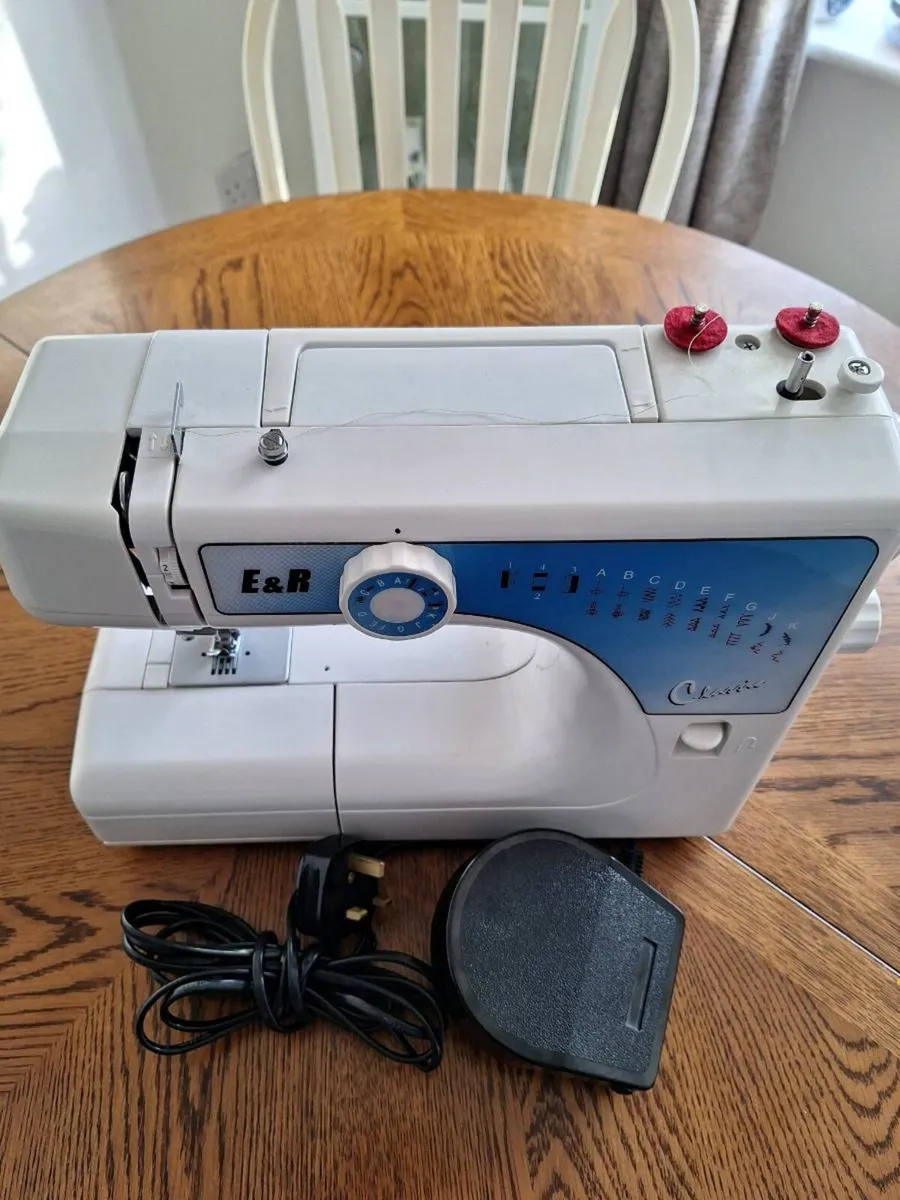 Sewing machine - Image 2