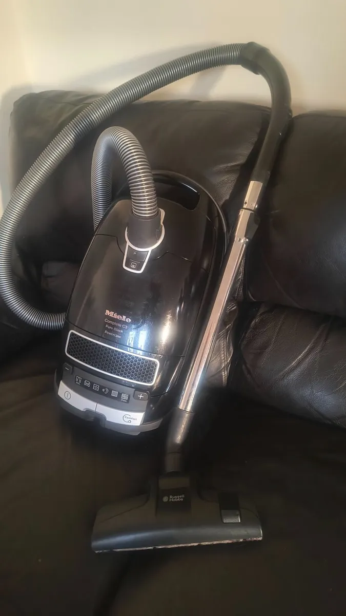 Miele Complete C3 vacuum cleaner with bag. - Image 2