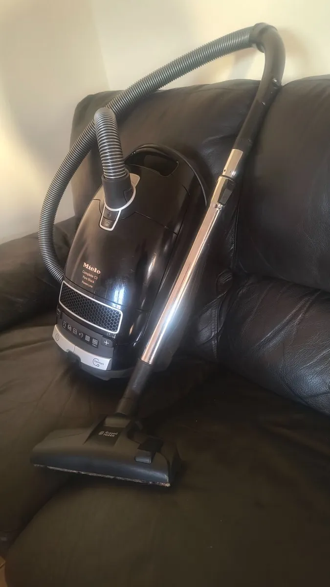 Miele Complete C3 vacuum cleaner with bag. - Image 4