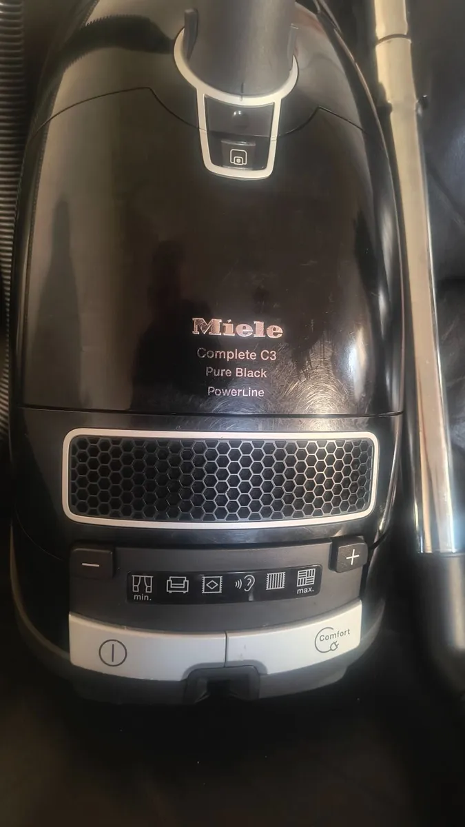 Miele Complete C3 vacuum cleaner with bag. - Image 1