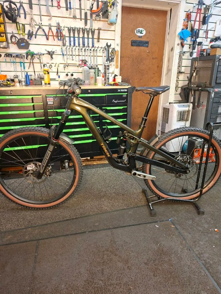 Trek Slash 9.8 GX Axs t type - Image 2