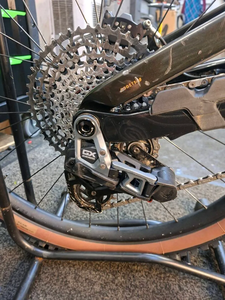Trek Slash 9.8 GX Axs t type - Image 4