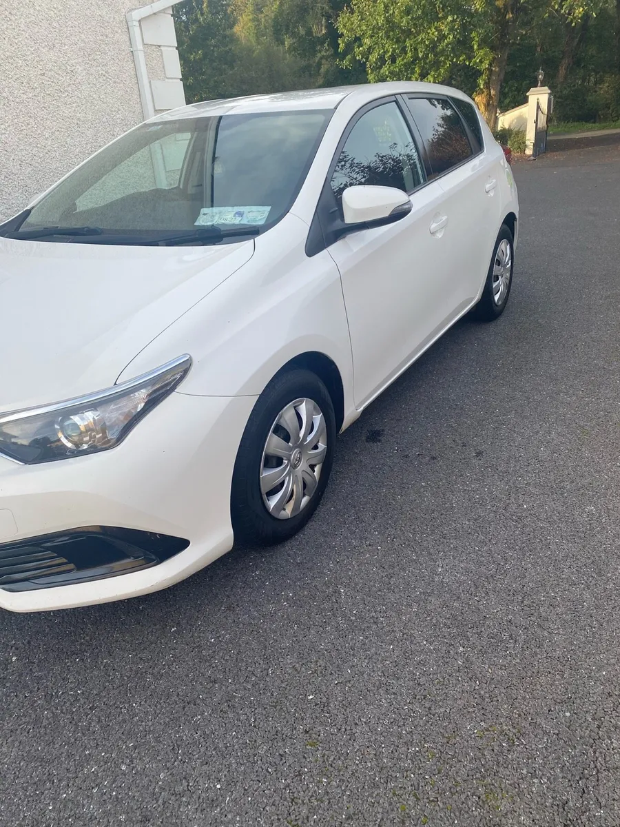 Toyota Auris Van - Image 2