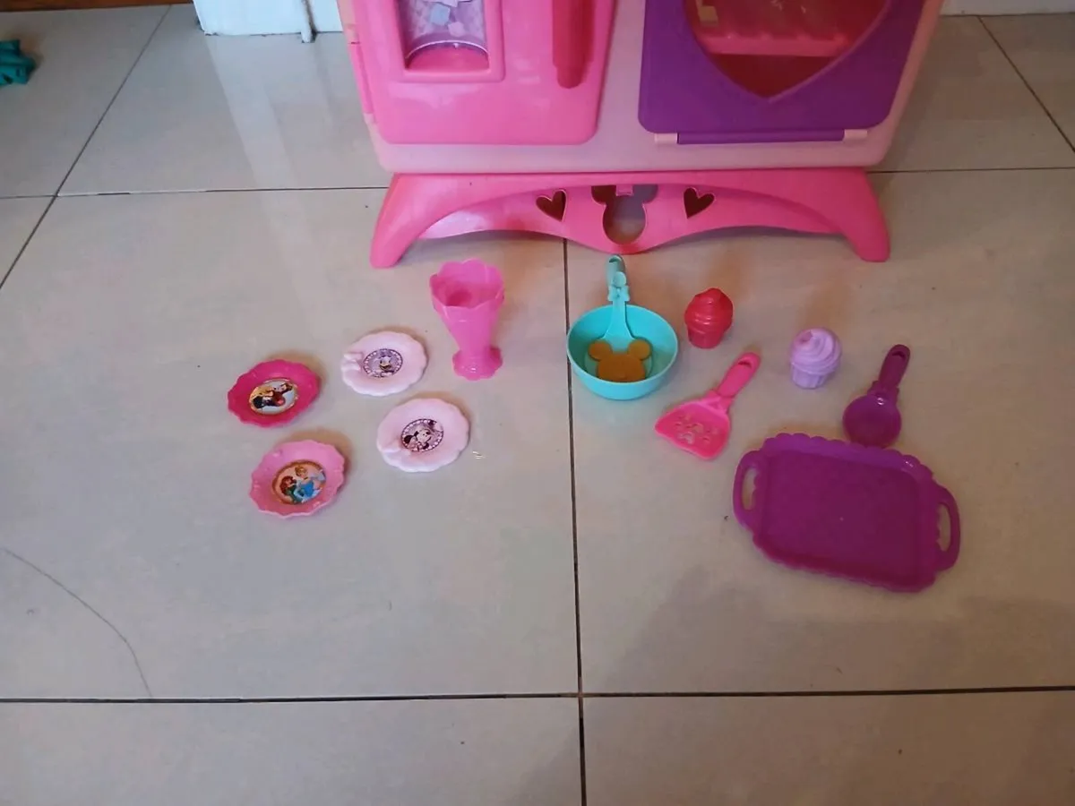 Minnie Mouse Kitchen - Image 3