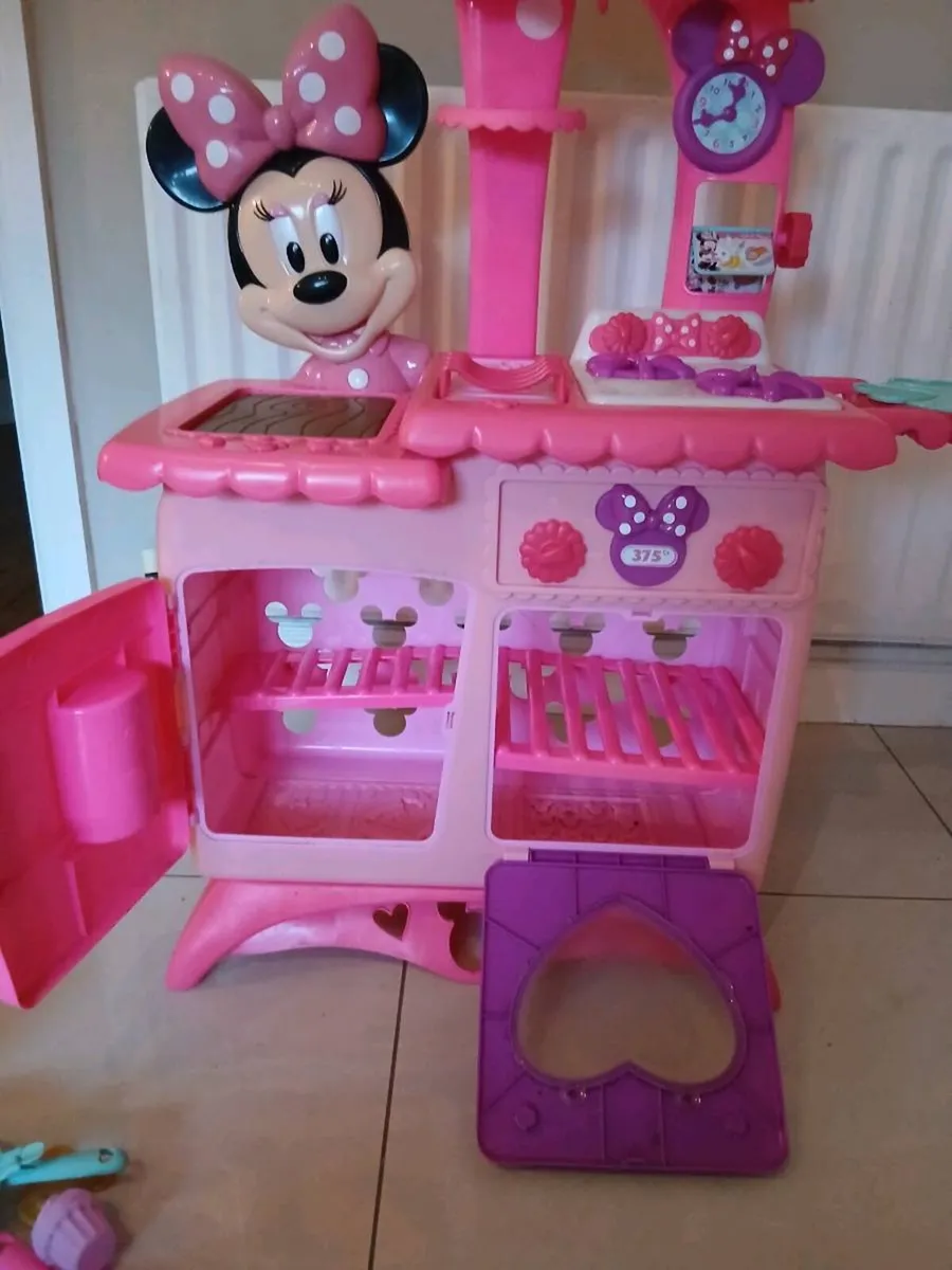 Minnie Mouse Kitchen - Image 4