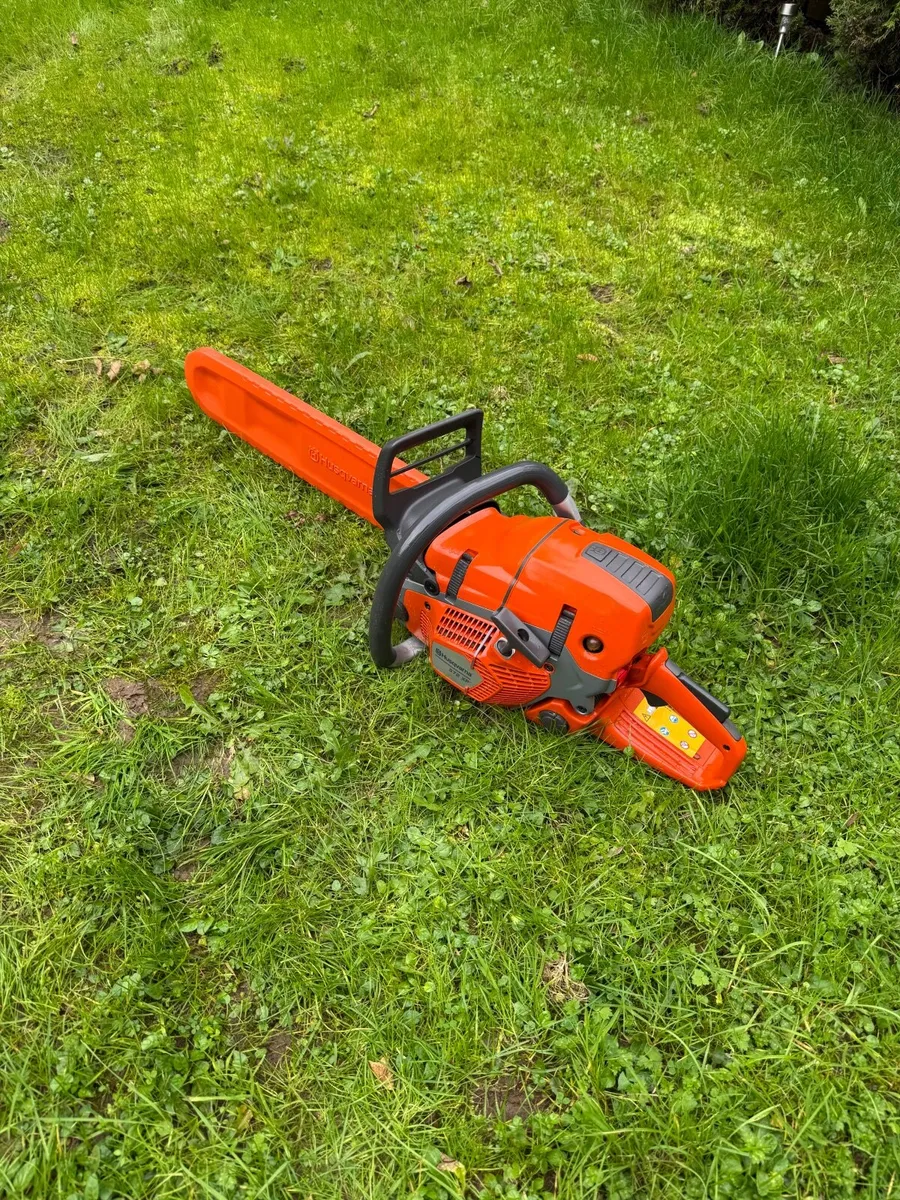 Husqvarna 572 XP professional chainsaw - Image 1