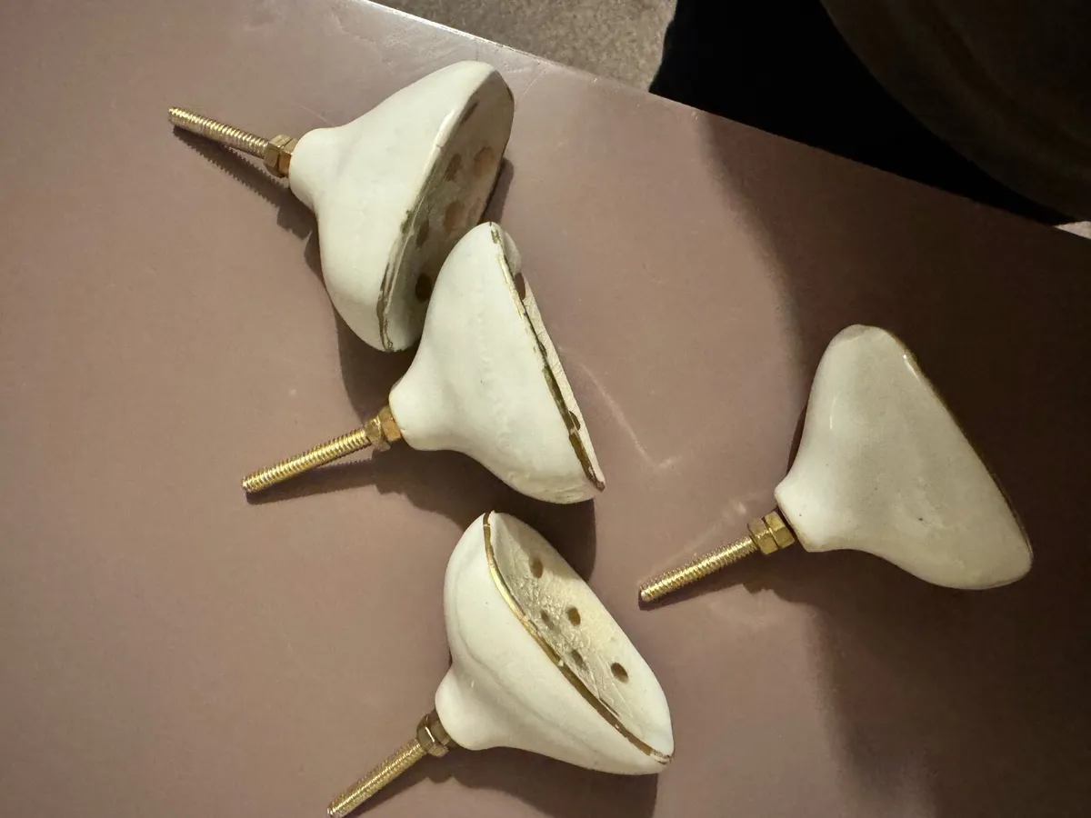 4 x ceramic door knobs - Image 3