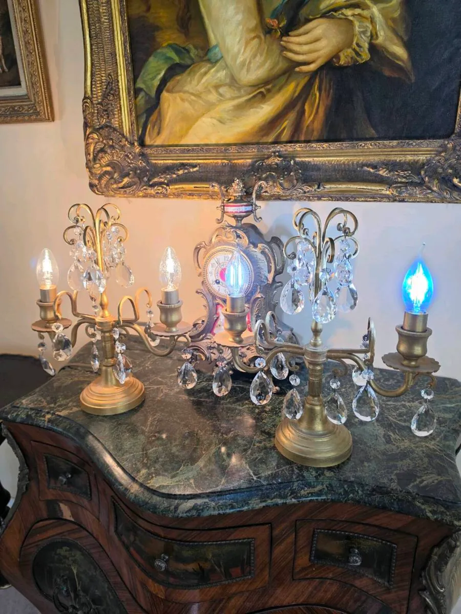 Vintage pair of brass and crystal lamps - Image 1
