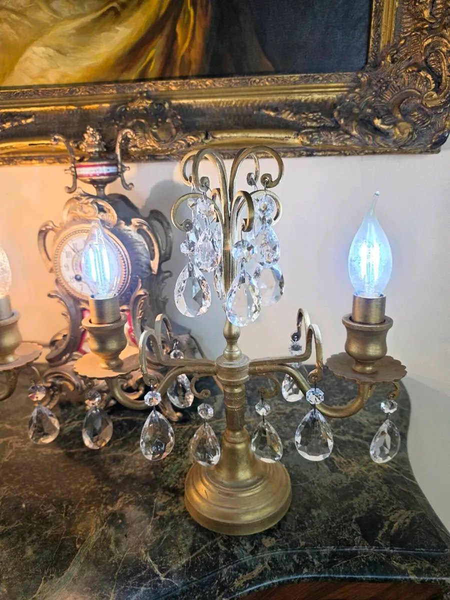 Vintage pair of brass and crystal lamps - Image 4