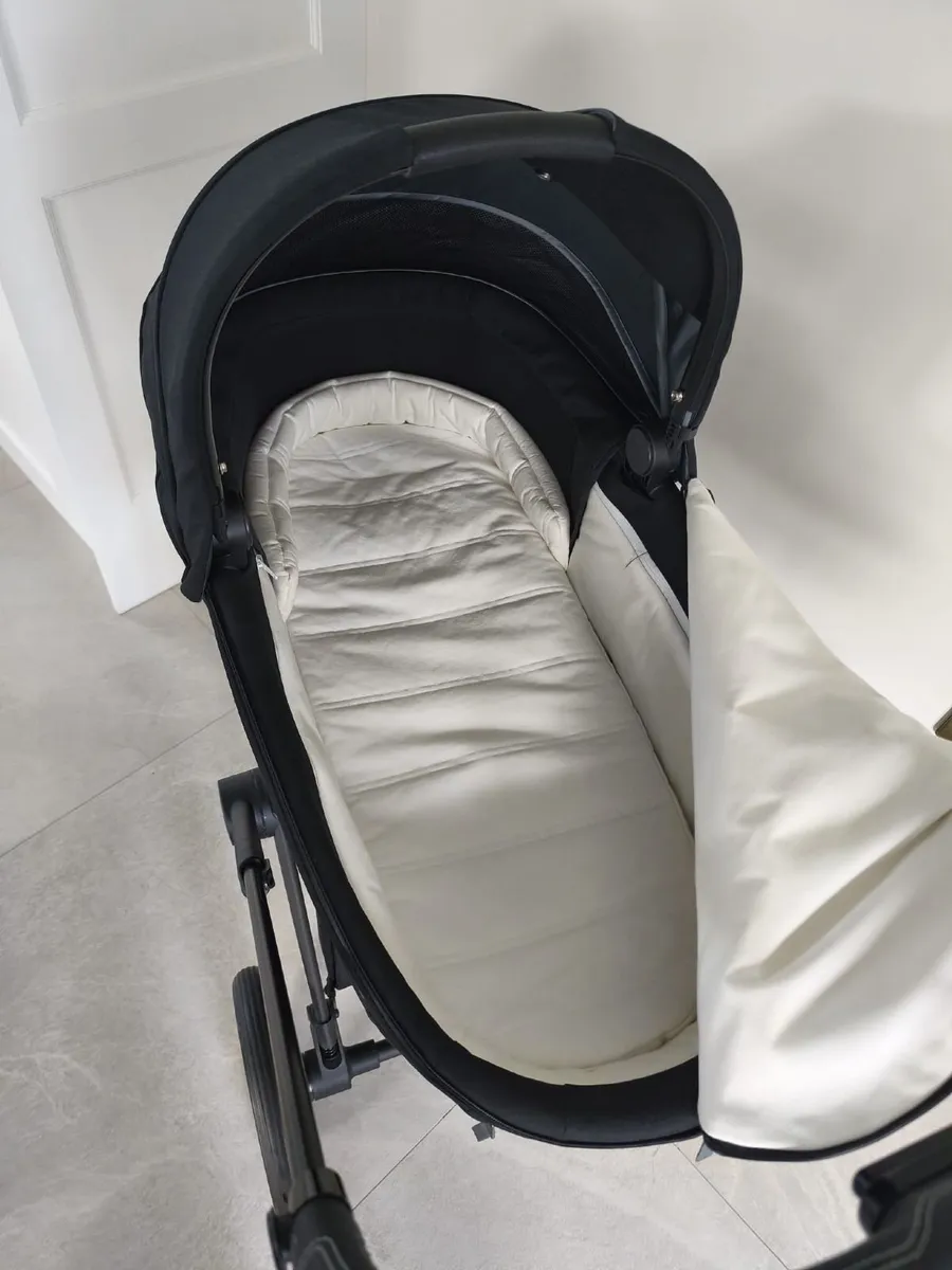 Cybex Priam Platinum Pram & Pushchair 3 in 1 - Image 3