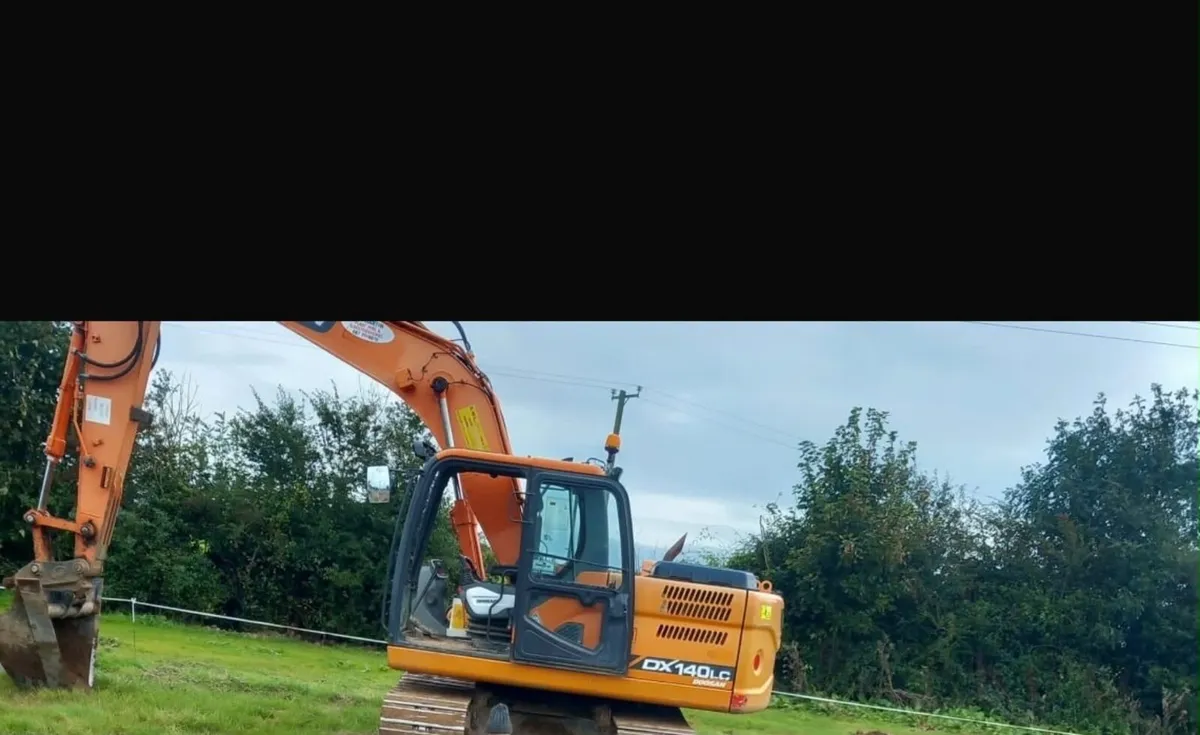 14.8 Tonne DOOSAN Excavator - Image 3