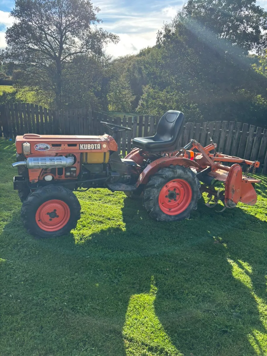 Kubota B7100 Compact Tractor - Image 3
