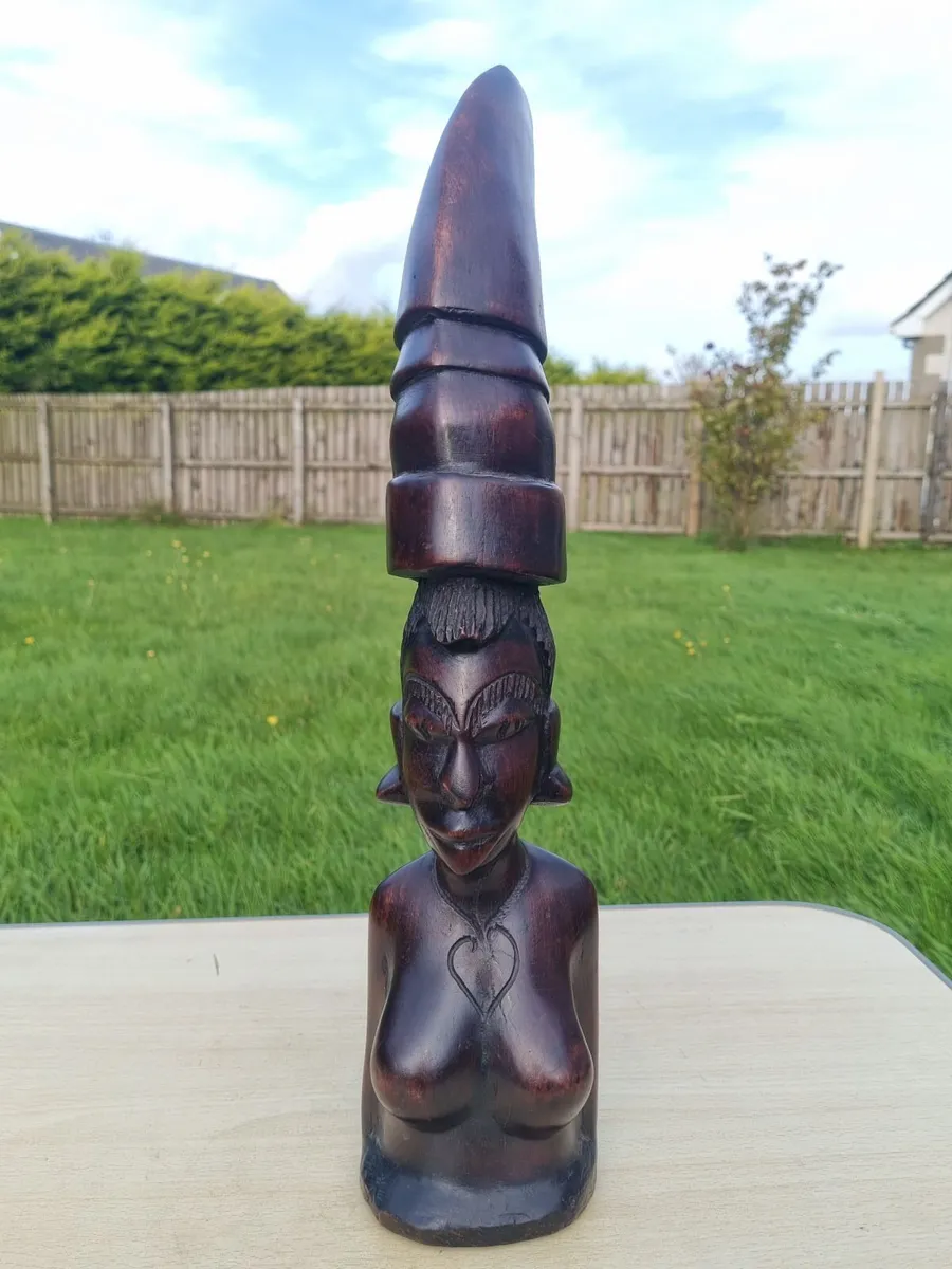 Large traditional African wooden sculpture - Image 1