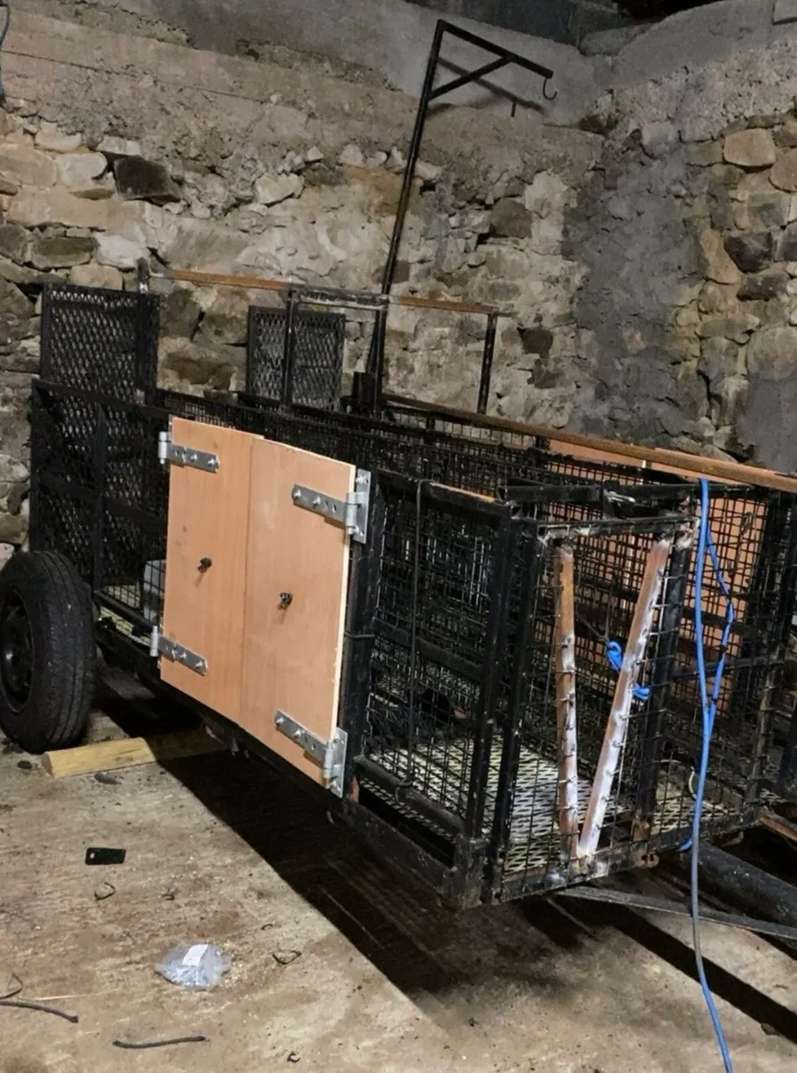 Sheep shearing/handling trailer - Image 1