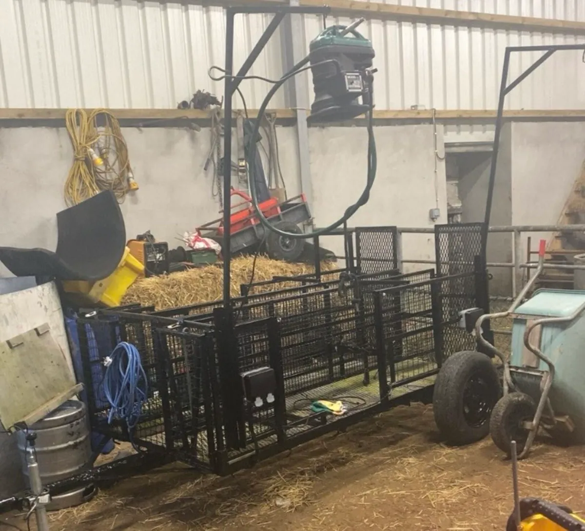 Sheep shearing/handling trailer - Image 3