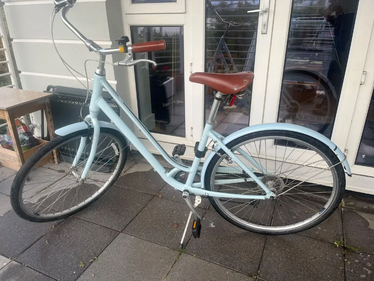 Secondhand Women's GIANT Bike - Image 2