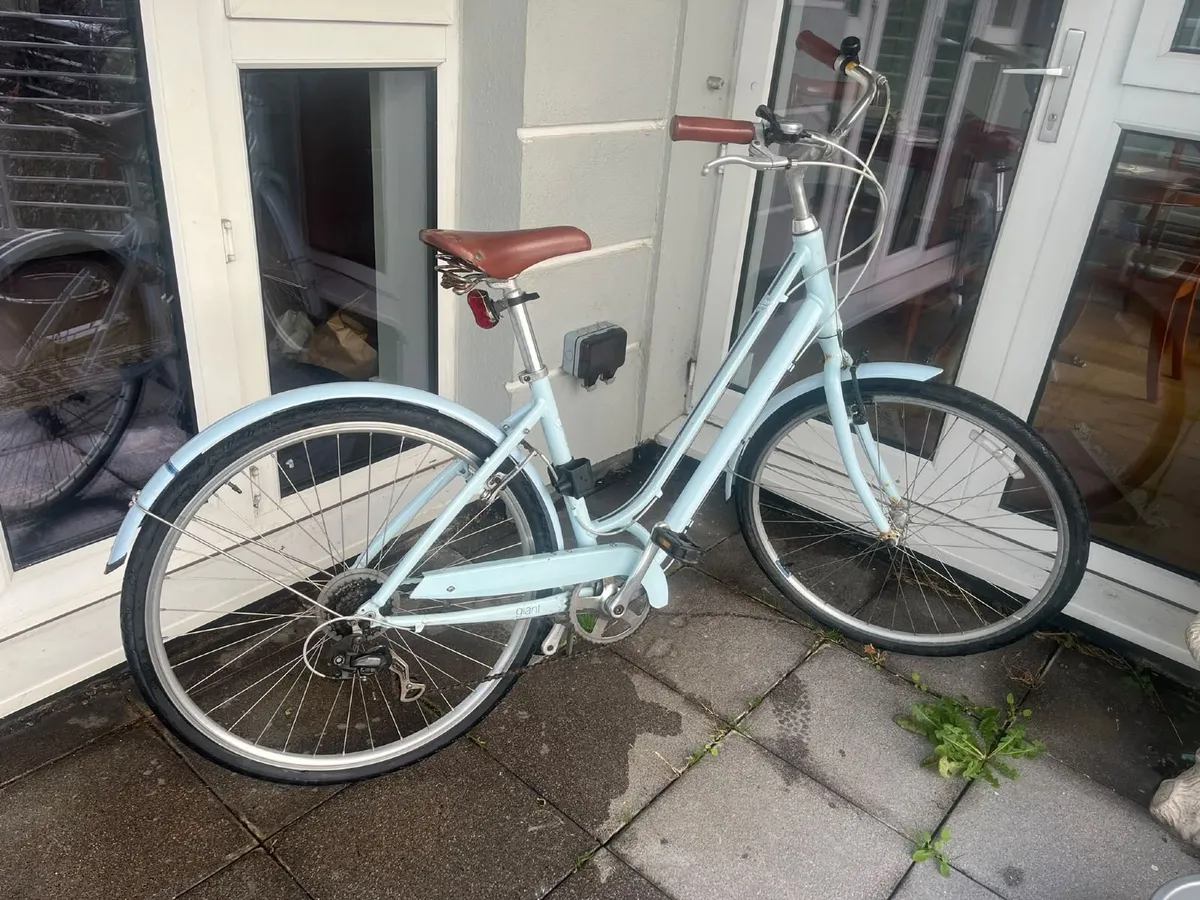 Secondhand Women's GIANT Bike - Image 1