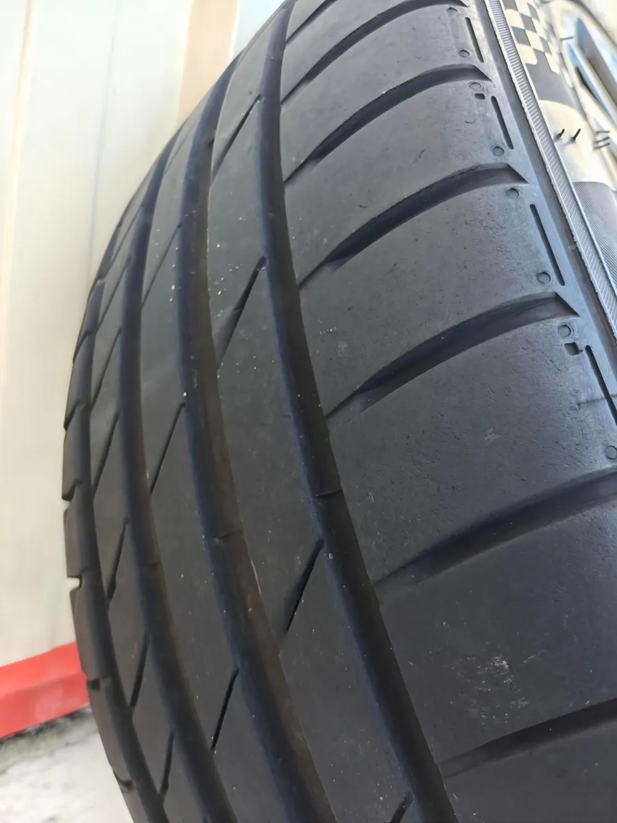 5x112 Genuine BMW 19” 845M Kumho Japan - Image 4