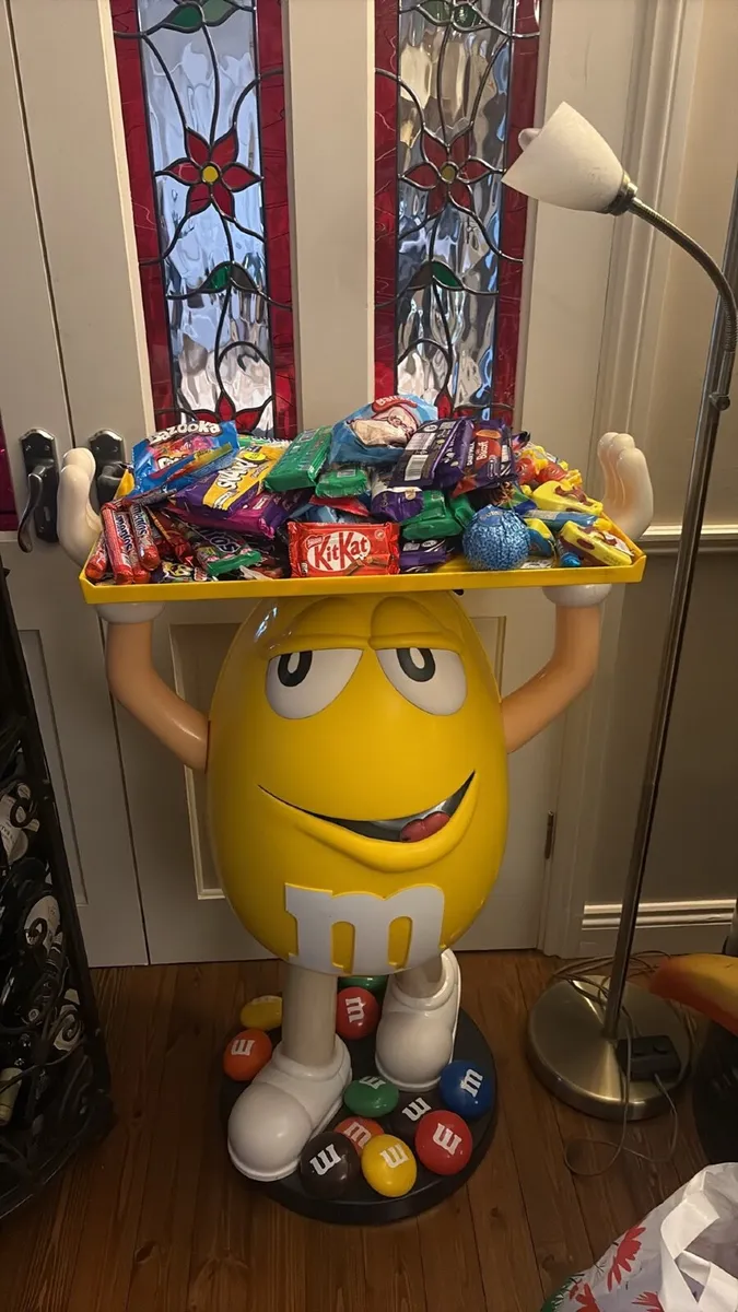 M&m display stands - Image 1