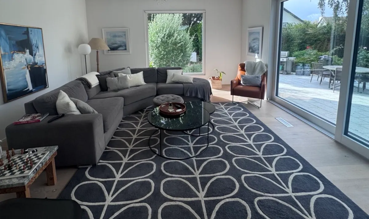 Large Handmade 100% Wool Rug – 2.74 × 3.66 m - Image 1