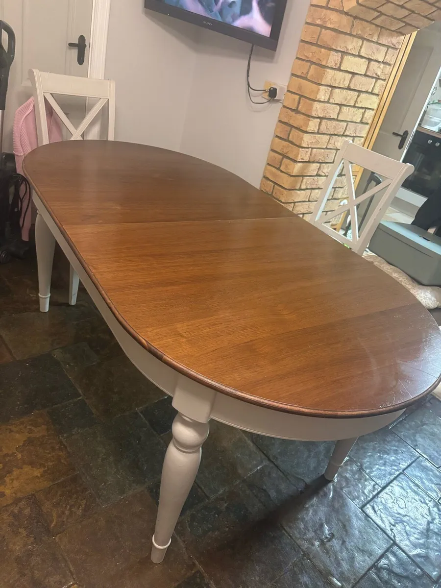 Dining table - Image 1