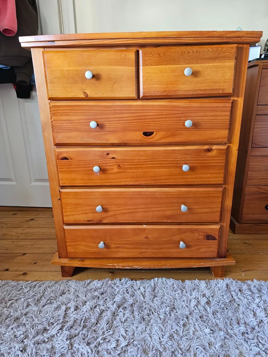 Chest of drawers