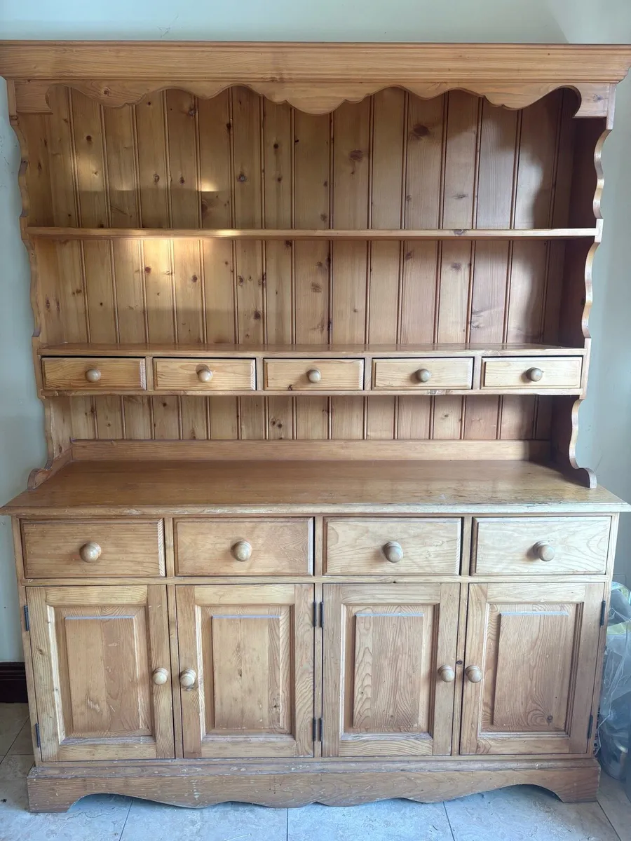 Pine dresser