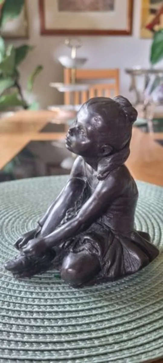 A small ballerina figurine - Image 3